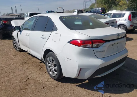2021 Toyota Corolla Le z USA, uszkodzony, nr VIN 5YFEPMAE1MP180457